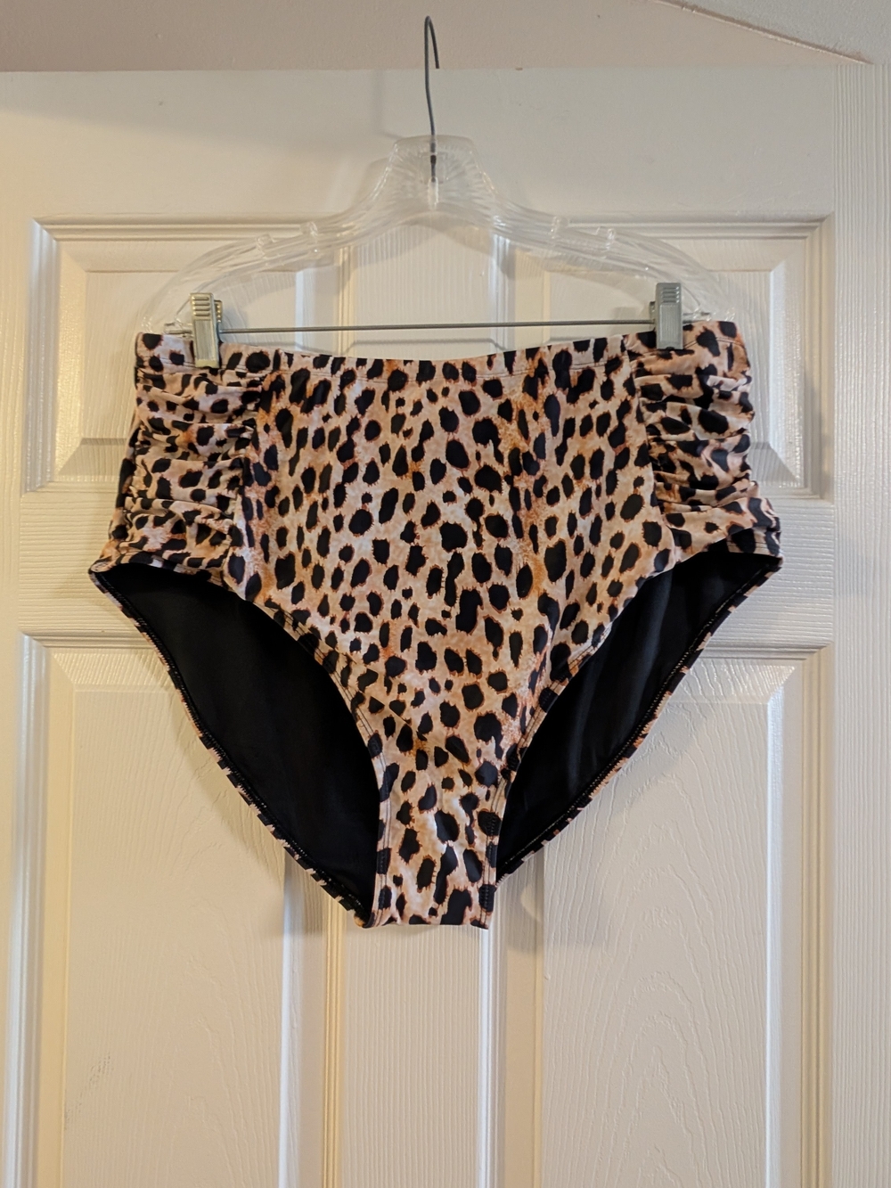 🐆 BloomChic NWT Leopard Print Ruched Swim Bottoms 🐆